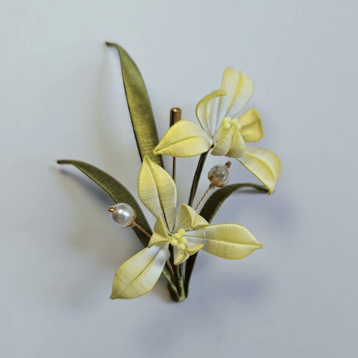 Spilla Orchidea Avvolta a Mano – Accessorio Floreale Artigianale Chanhua