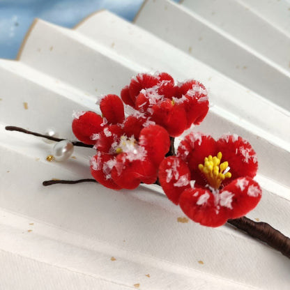 Fermaglio Ronghua Fatto a Mano con Fiori di Pruno Invernale - Accessorio Artigianale Floreale in Seta