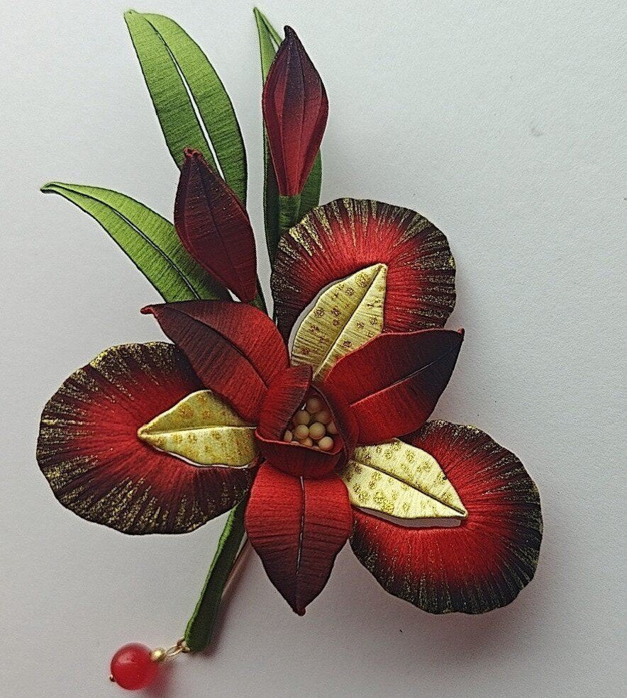 Handmade Thread-Wrapped Iris Brooch - Artisanal Chanhua Floral Pin