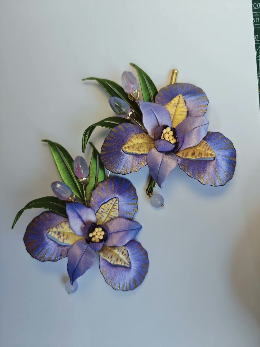 Handmade Thread-Wrapped Iris Brooch - Artisanal Chanhua Floral Pin
