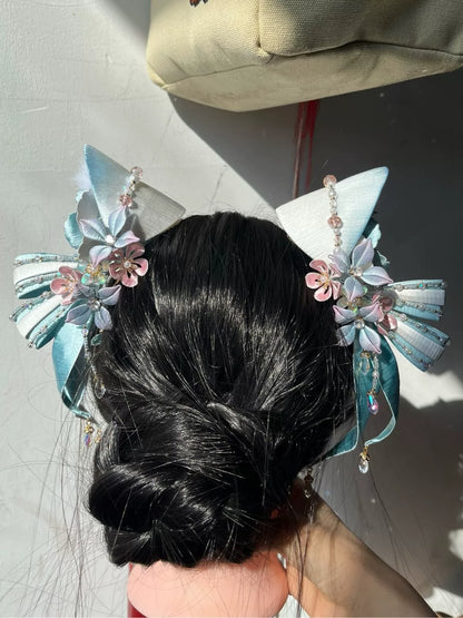 A hand - held handmade Chanhua cat - ear hair hoop with pink and white floral and beaded decorations-2