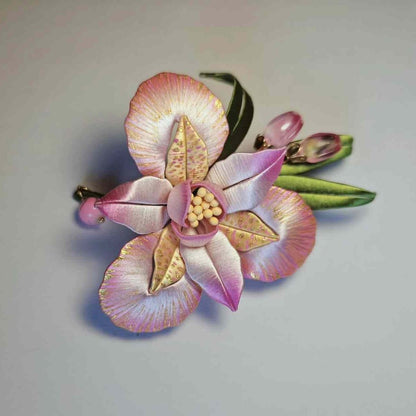 Handmade Thread-Wrapped Iris Brooch - Artisanal Chanhua Floral Pin