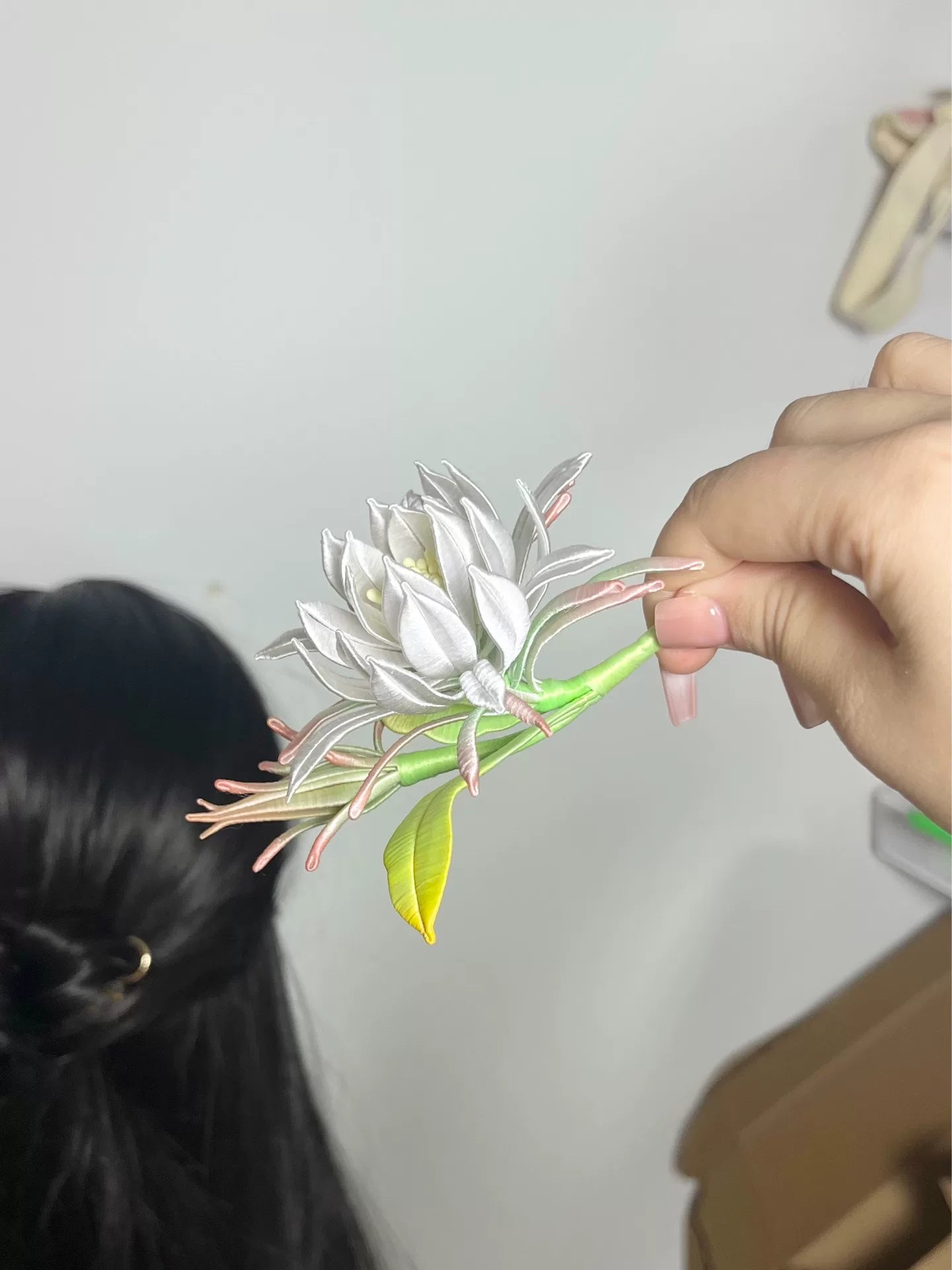 Qi Sili handmade Chanhua hairpin/clip in white-2