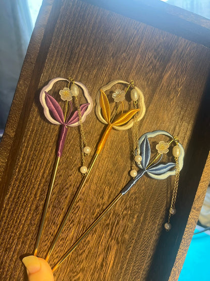 Handmade Chanhua fan - shaped hairpins in purple, gold, and blue with pearl and chain decorations-2