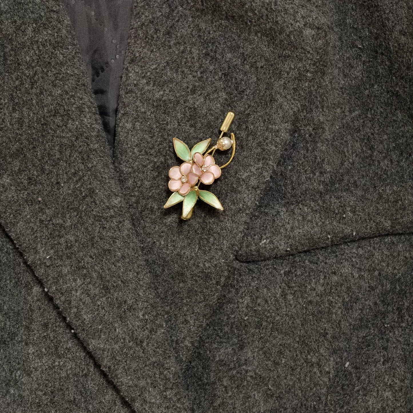 Handmade Ronghua Pink Blossom Brooch - Luxury Silk Floral Pin & Versatile Accessory