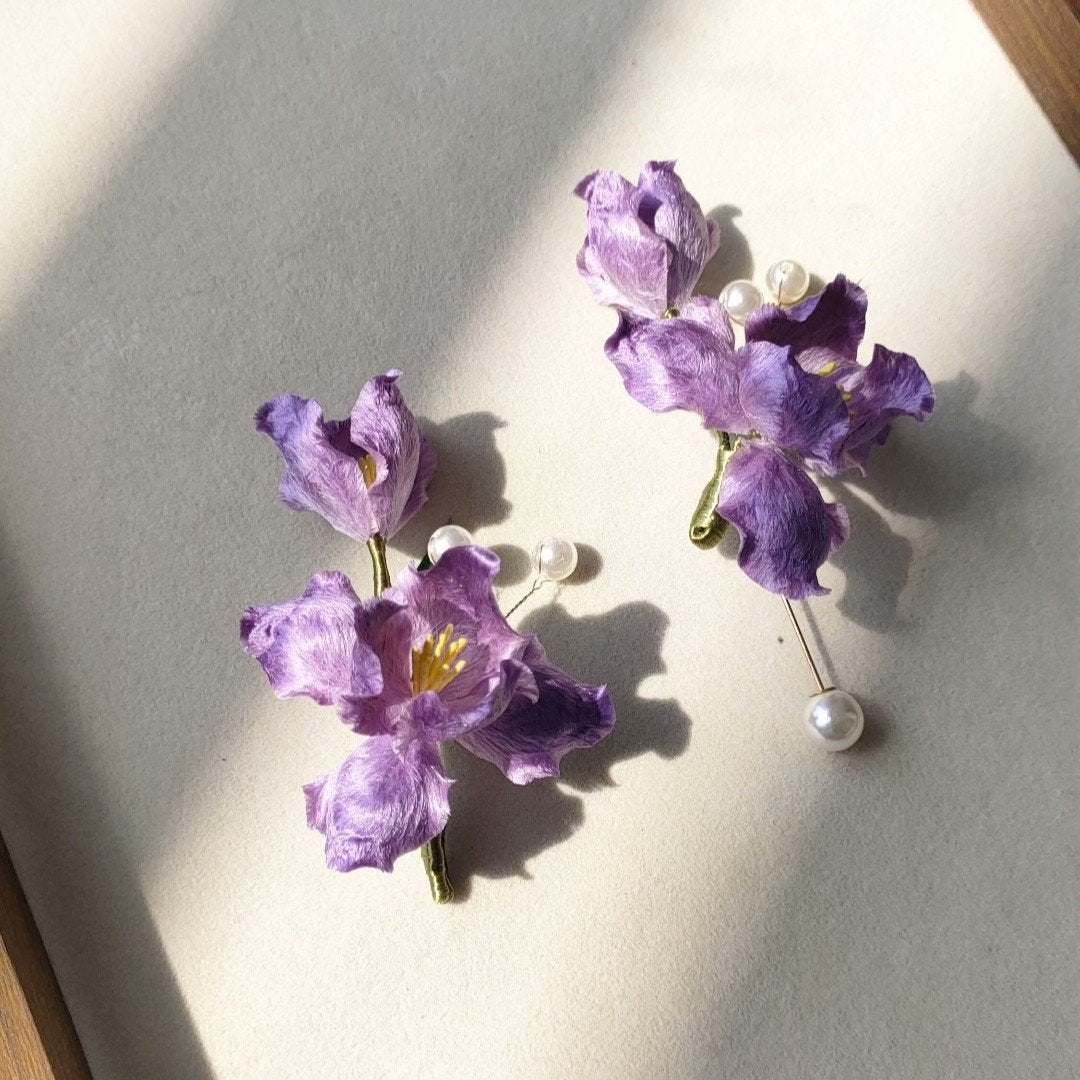 Spilla Iris Ronghua Fatta a Mano - Spilla da Balia Artigianale Floreale in Seta