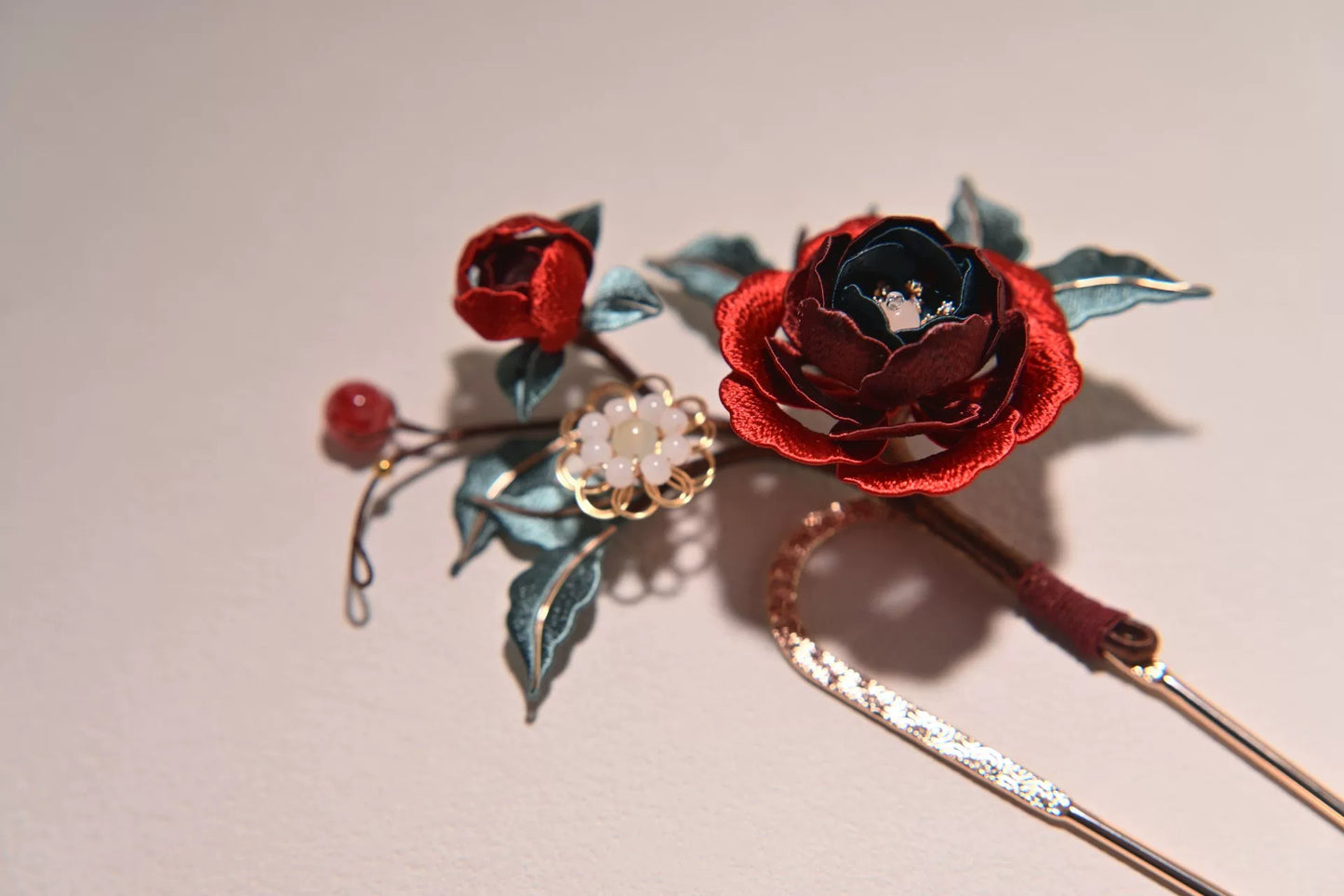 A beautiful black - red gradient peony handmade Chanhua hairpin with leaves and beads-3