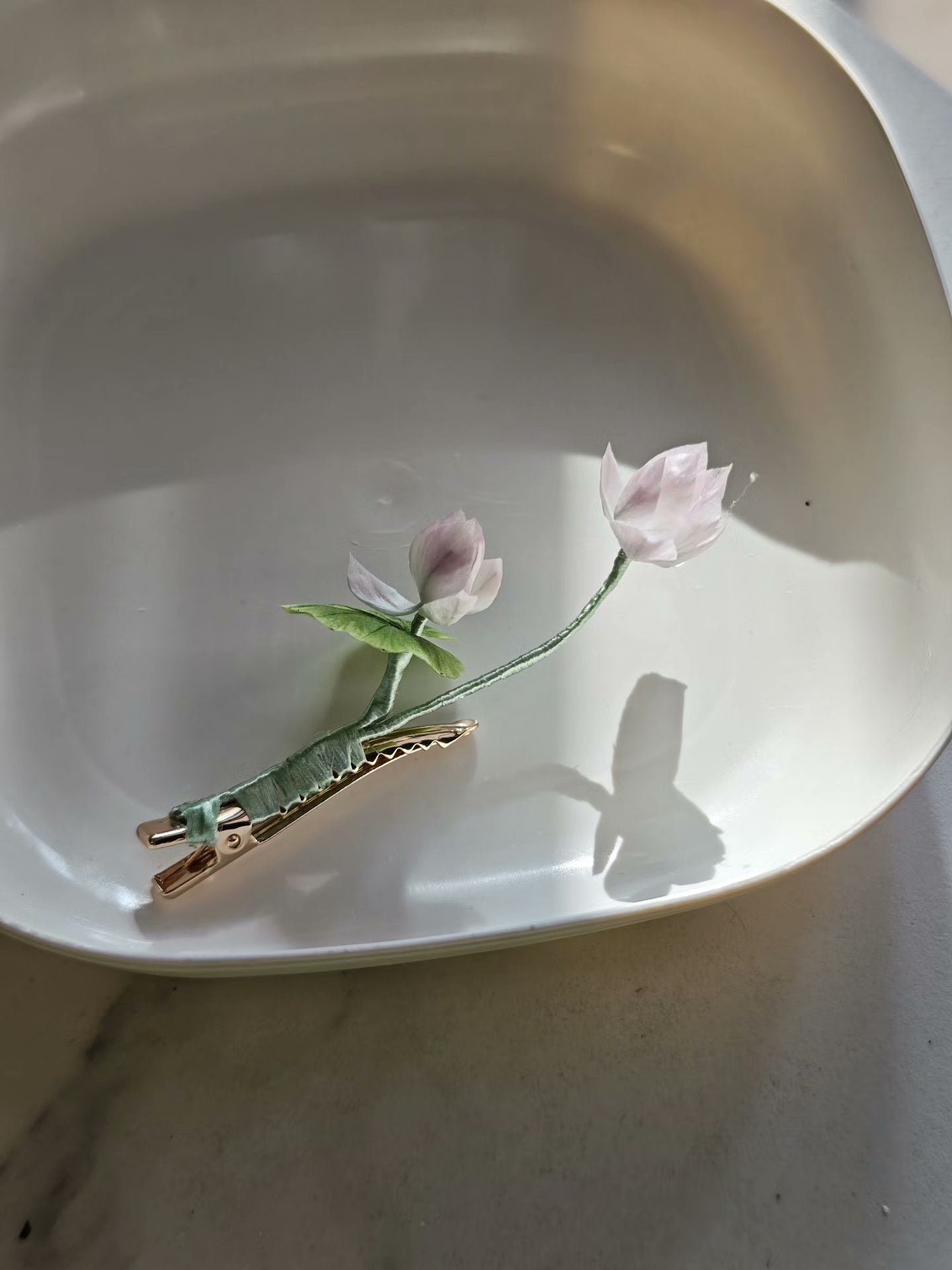 Handmade Ronghua Flower and Lotus Leaf Hairpin - Lifelike Botanical Hair Accessory