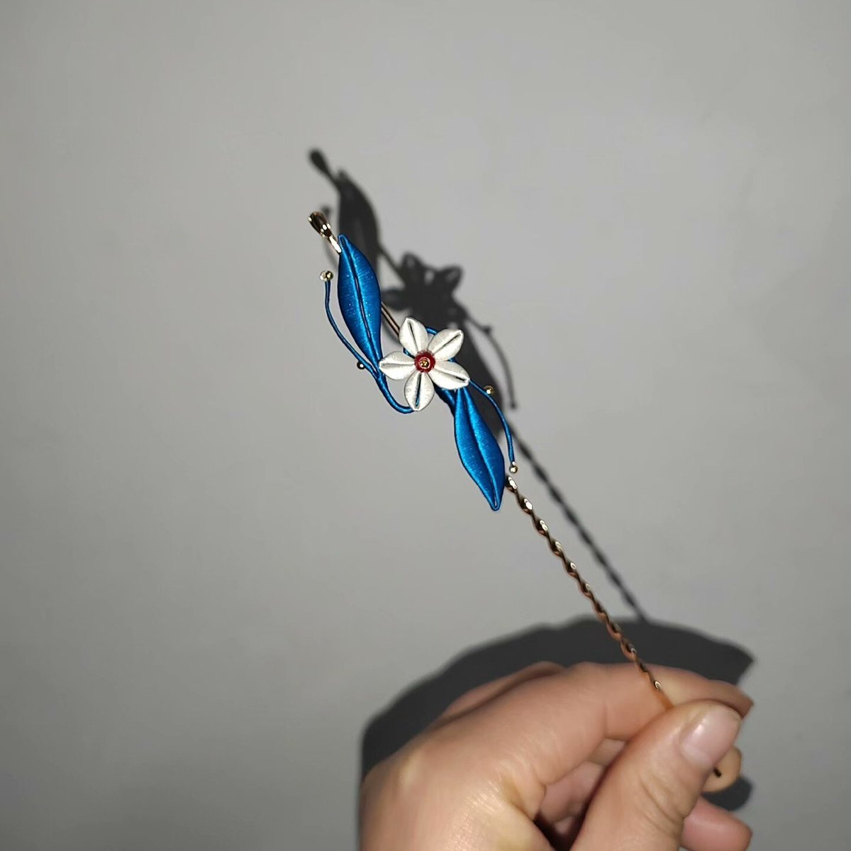 Fermaglio Chanhua fatto a mano con filo avvolto "Luna Splendente" - Fermaglio floreale artistico
