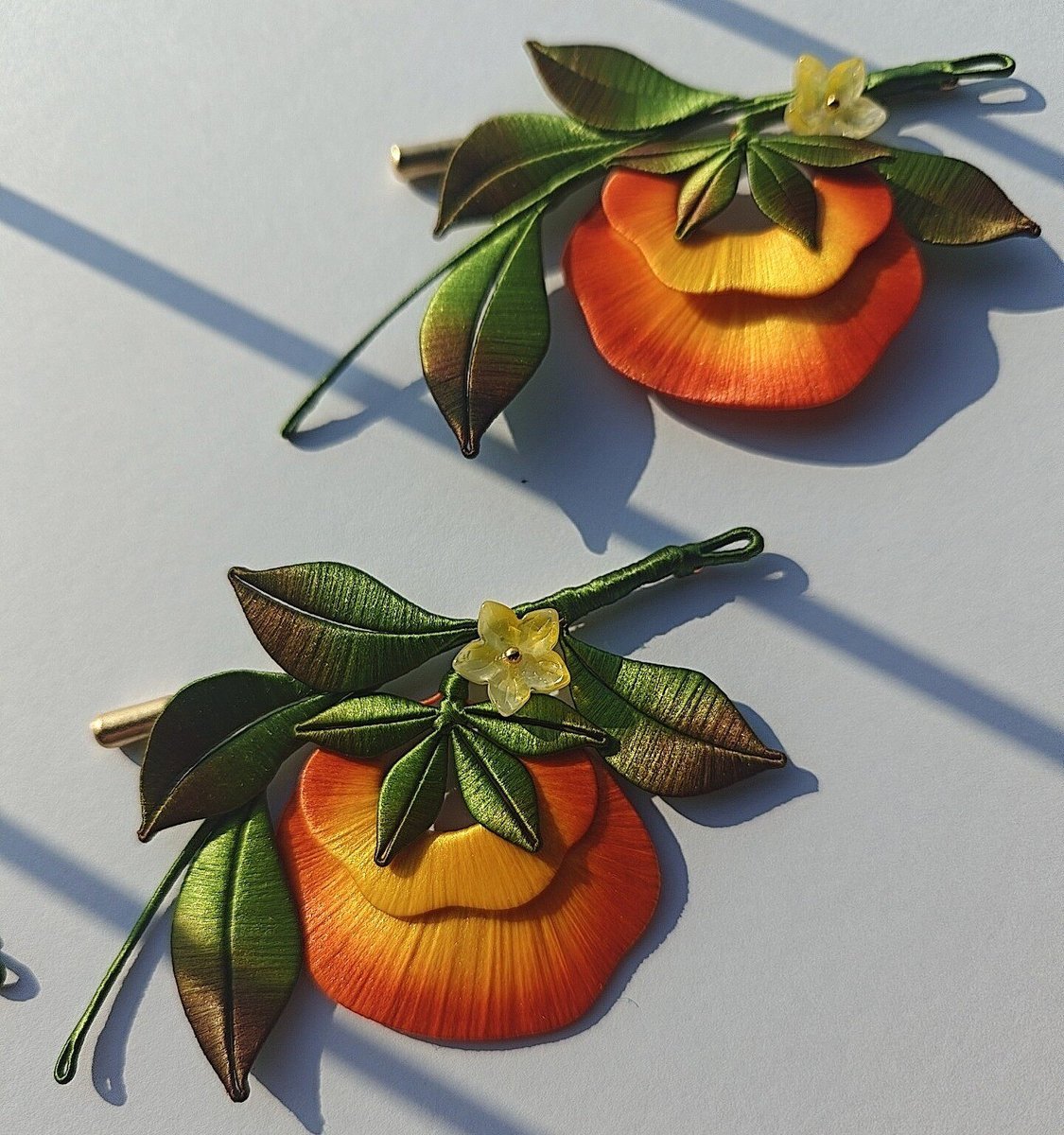 Handmade Thread-Wrapped Persimmon Brooch - Artisanal Chanhua Autumn Fruit Pin