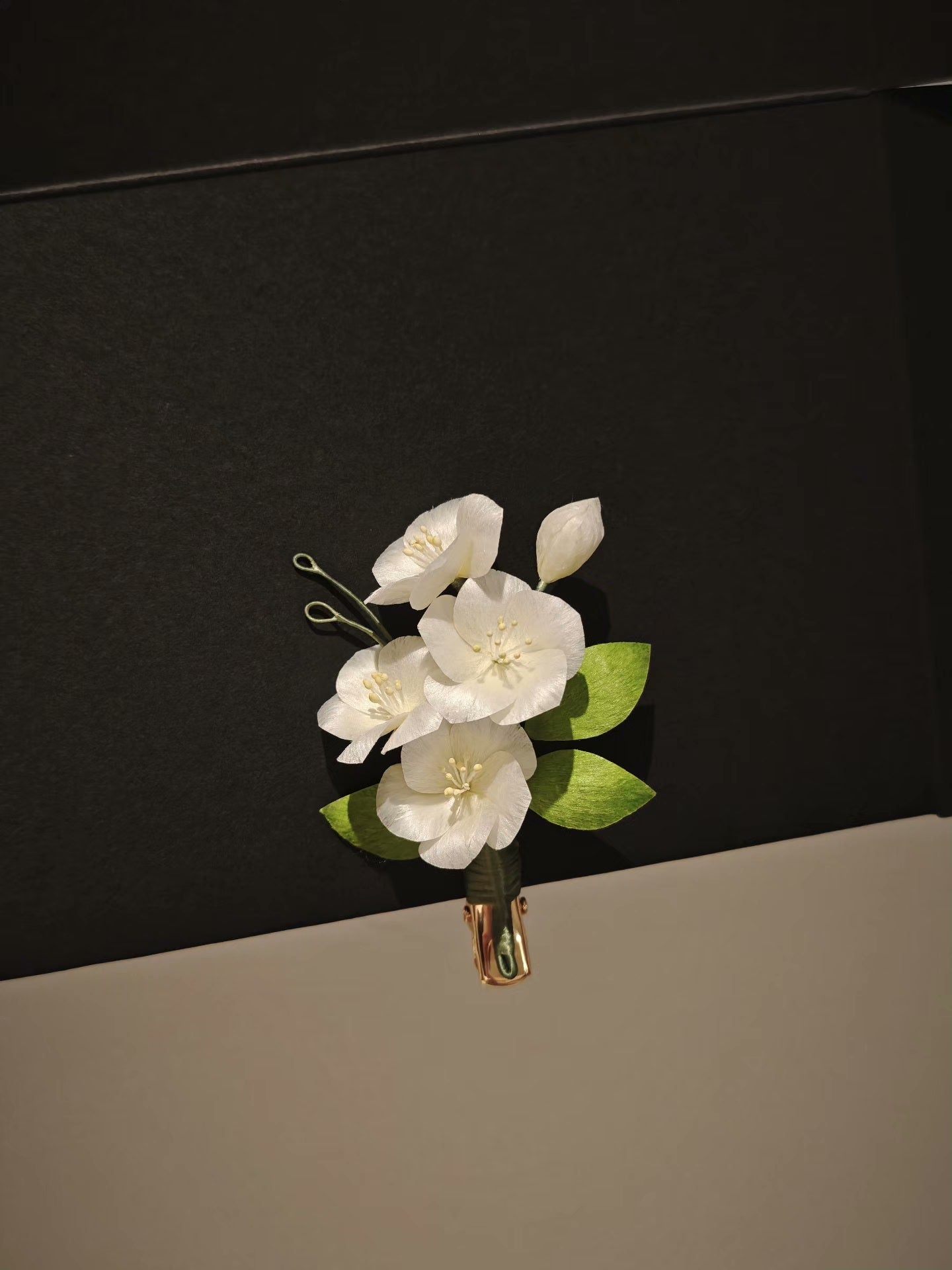 Handmade Ronghua pear blossom hair accessory/brooch with white flowers and green leaves