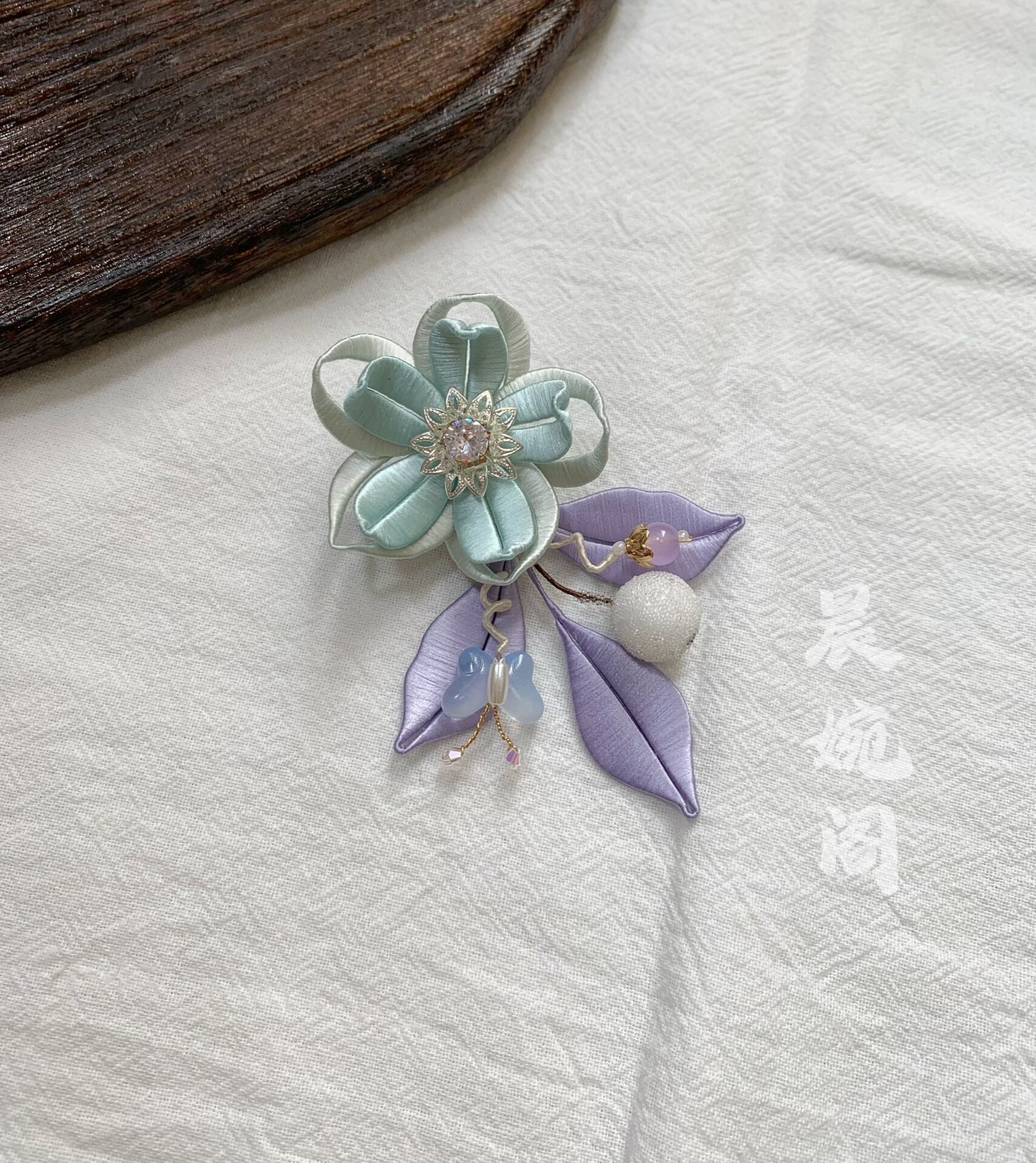 PF049 - Lily Chanhua Brooch - Wholesale