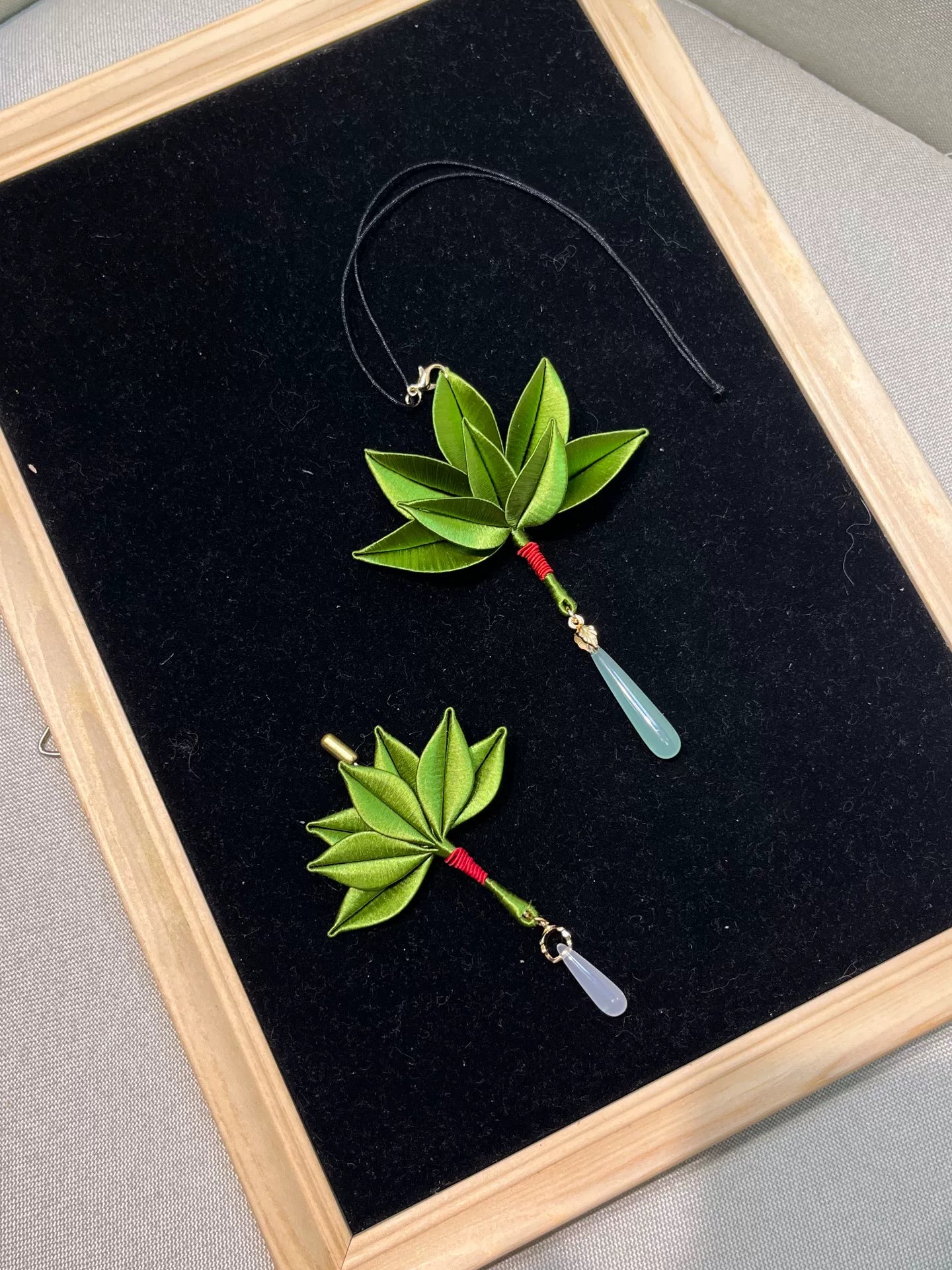 Handmade Chanhua pomelo leaf brooch and pendant with green leaves and bead - like drops