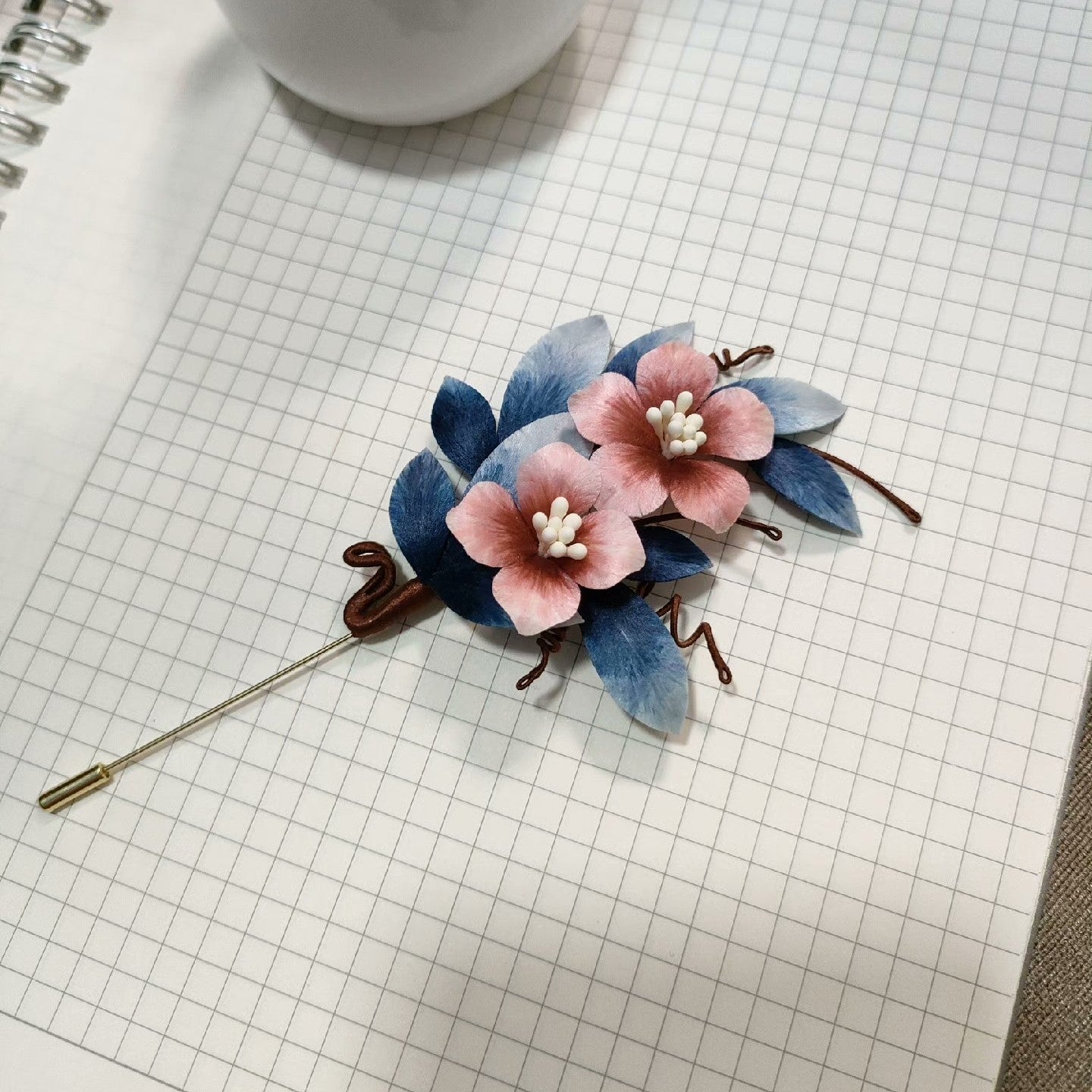 Handmade Ronghua Flower & Leaf Brooch - Wedding & Daily