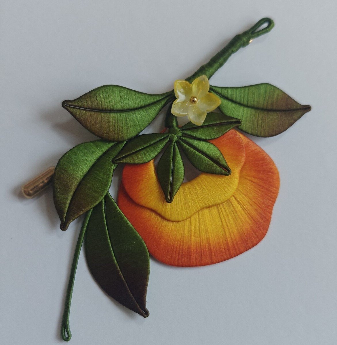 Handmade Thread-Wrapped Persimmon Brooch - Artisanal Chanhua Autumn Fruit Pin