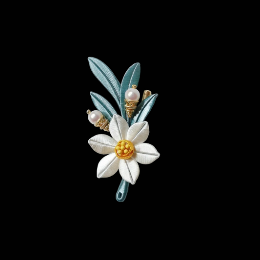 Spilla artigianale Chanhua Narciso - Fiore bianco con foglie verde acqua e perla