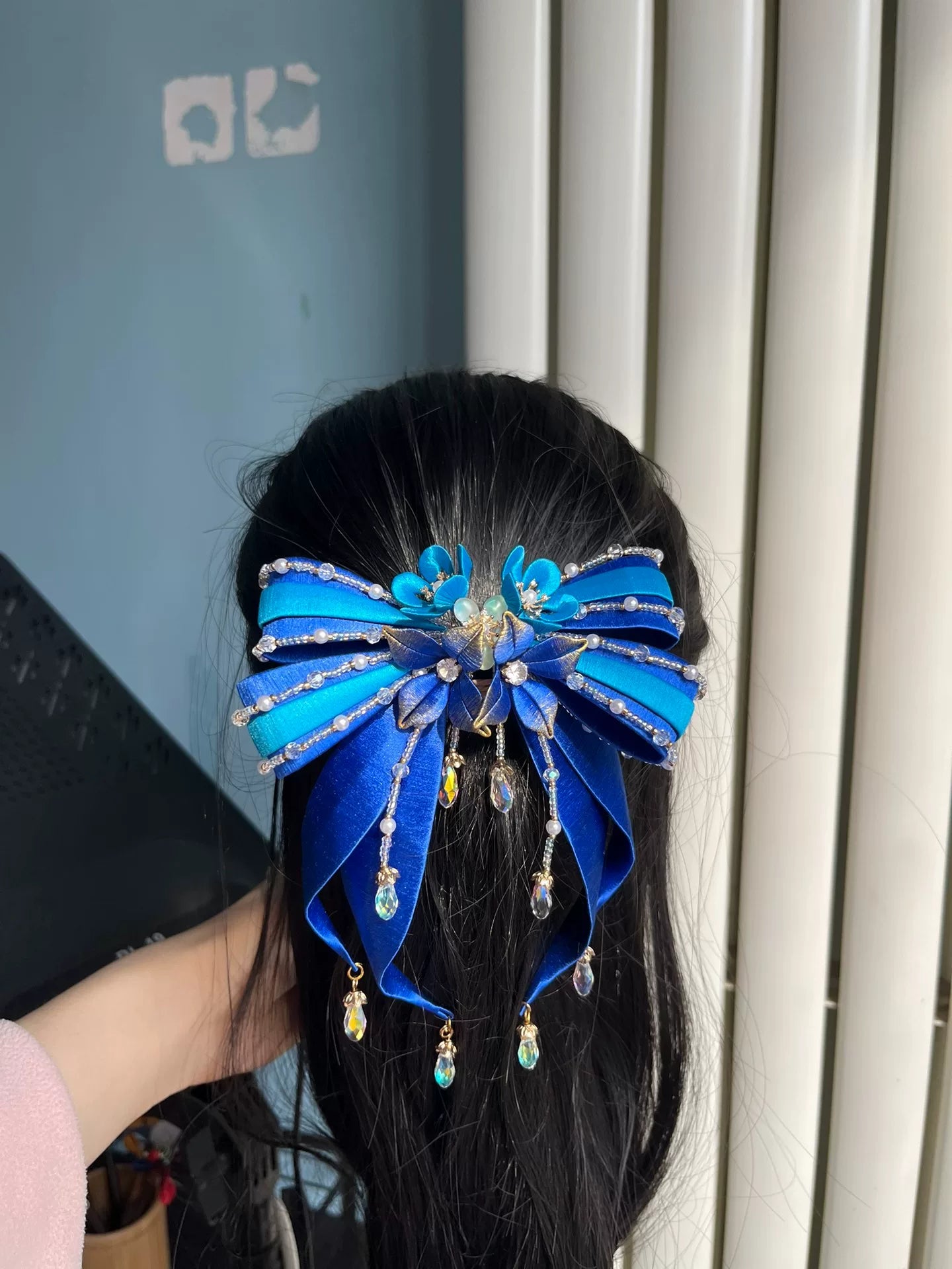 Large blue bow hairpin with Chanhua patterns and hanging tassels