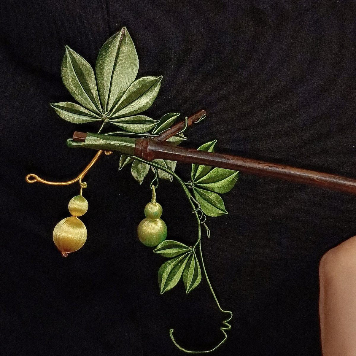 Handmade Chanhua Thread-Wrapped Gourd Hairpin - Fortune & Prosperity Floral Accessory