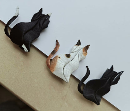 Handmade Thread-Wrapped Cat Brooch - Artisanal Chanhua Feline Floral Accessory