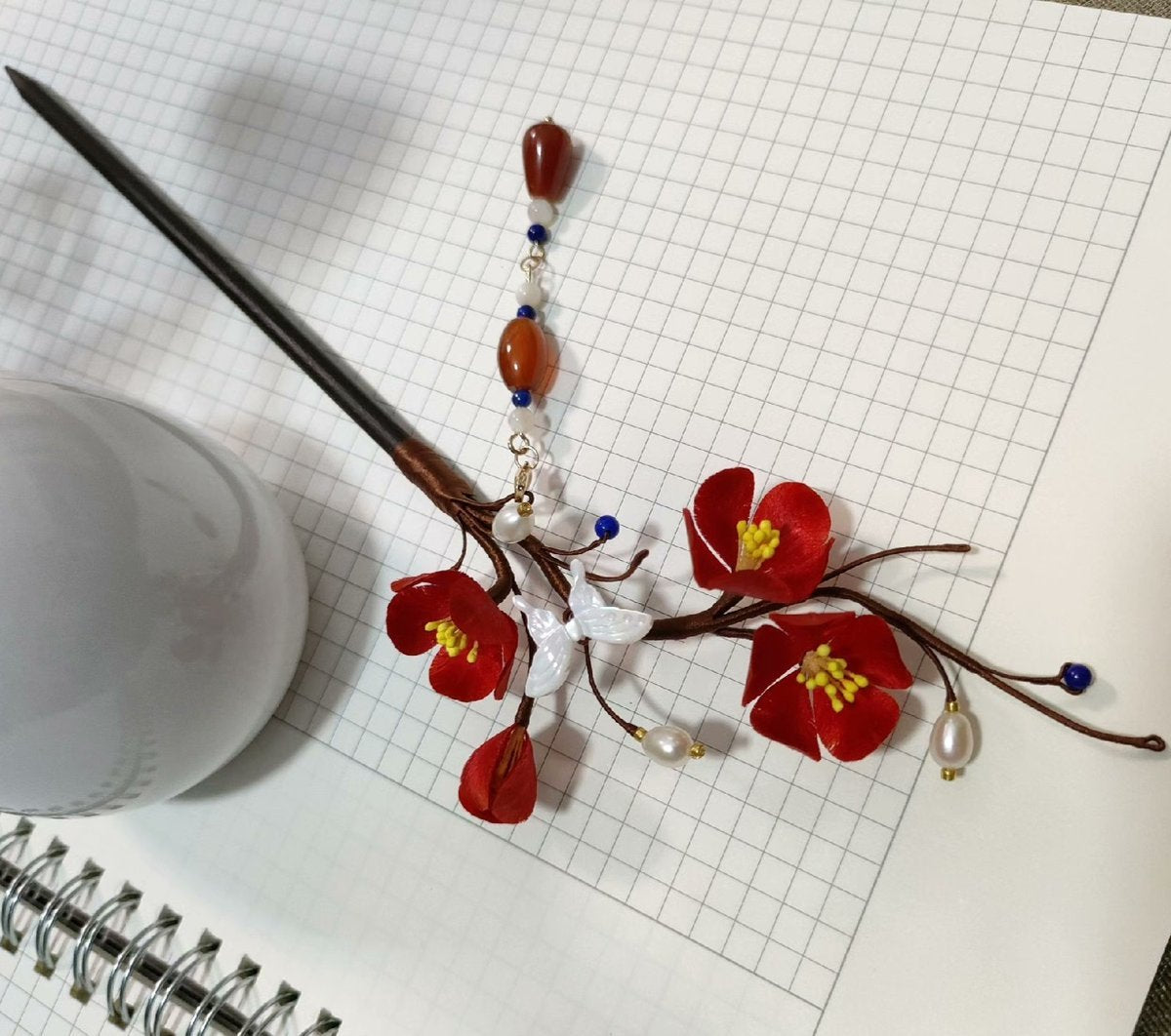 Épingle à Cheveux Fleur de Prunier en Velours de Soie Ronghua Faite à la Main