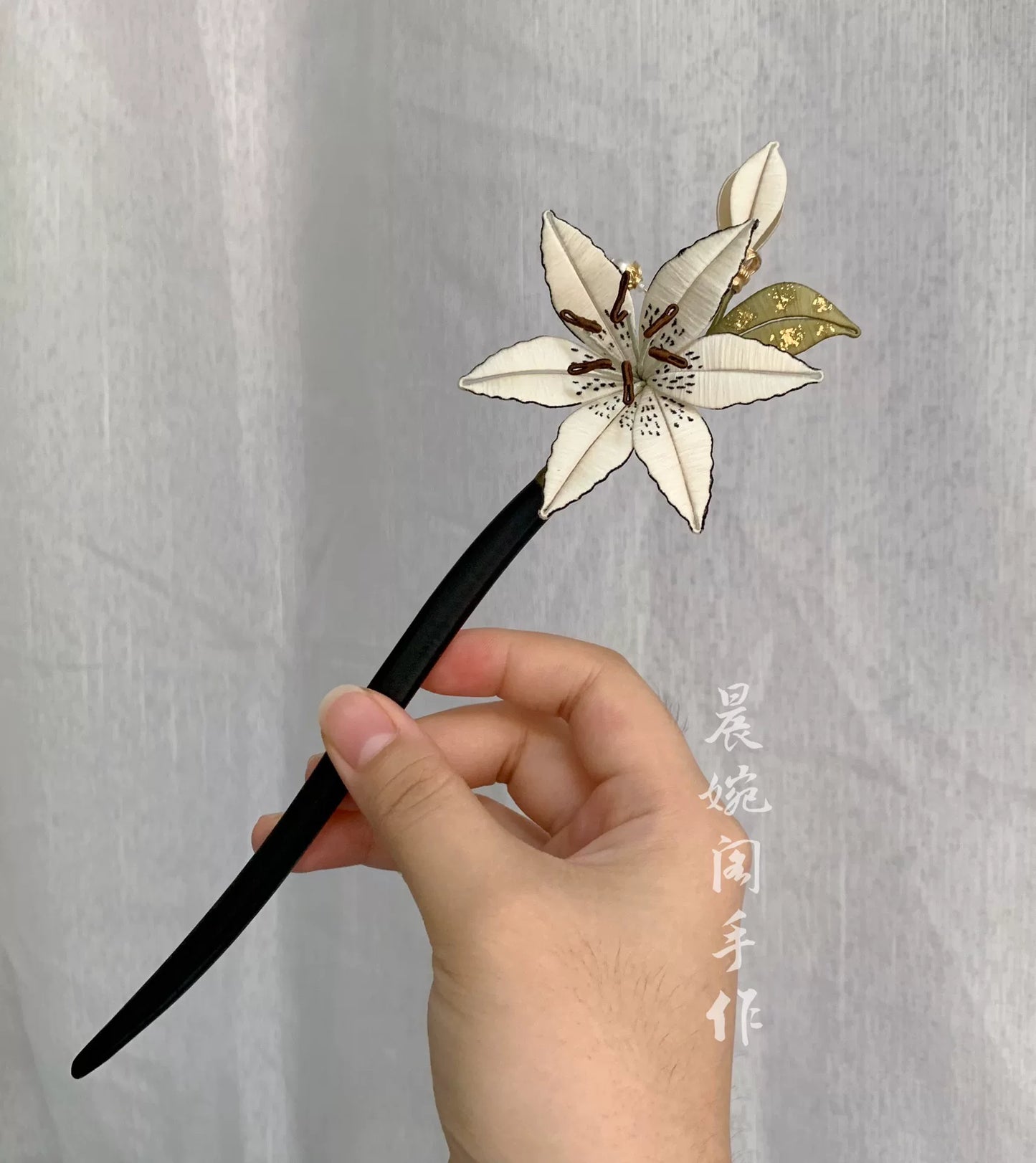 PF049 - Lily Chanhua Brooch - Wholesale