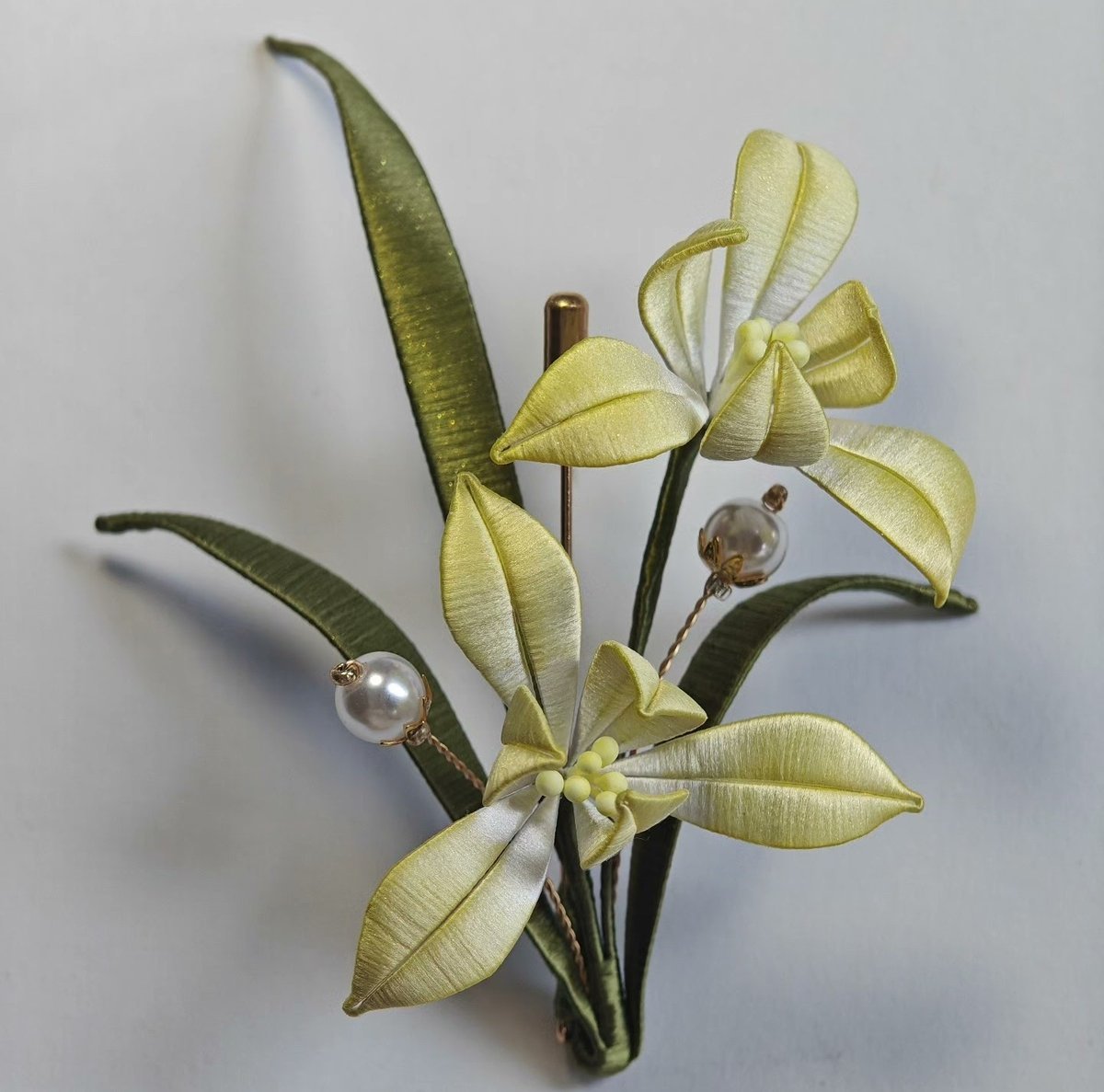 Spilla Orchidea Avvolta a Mano – Accessorio Floreale Artigianale Chanhua
