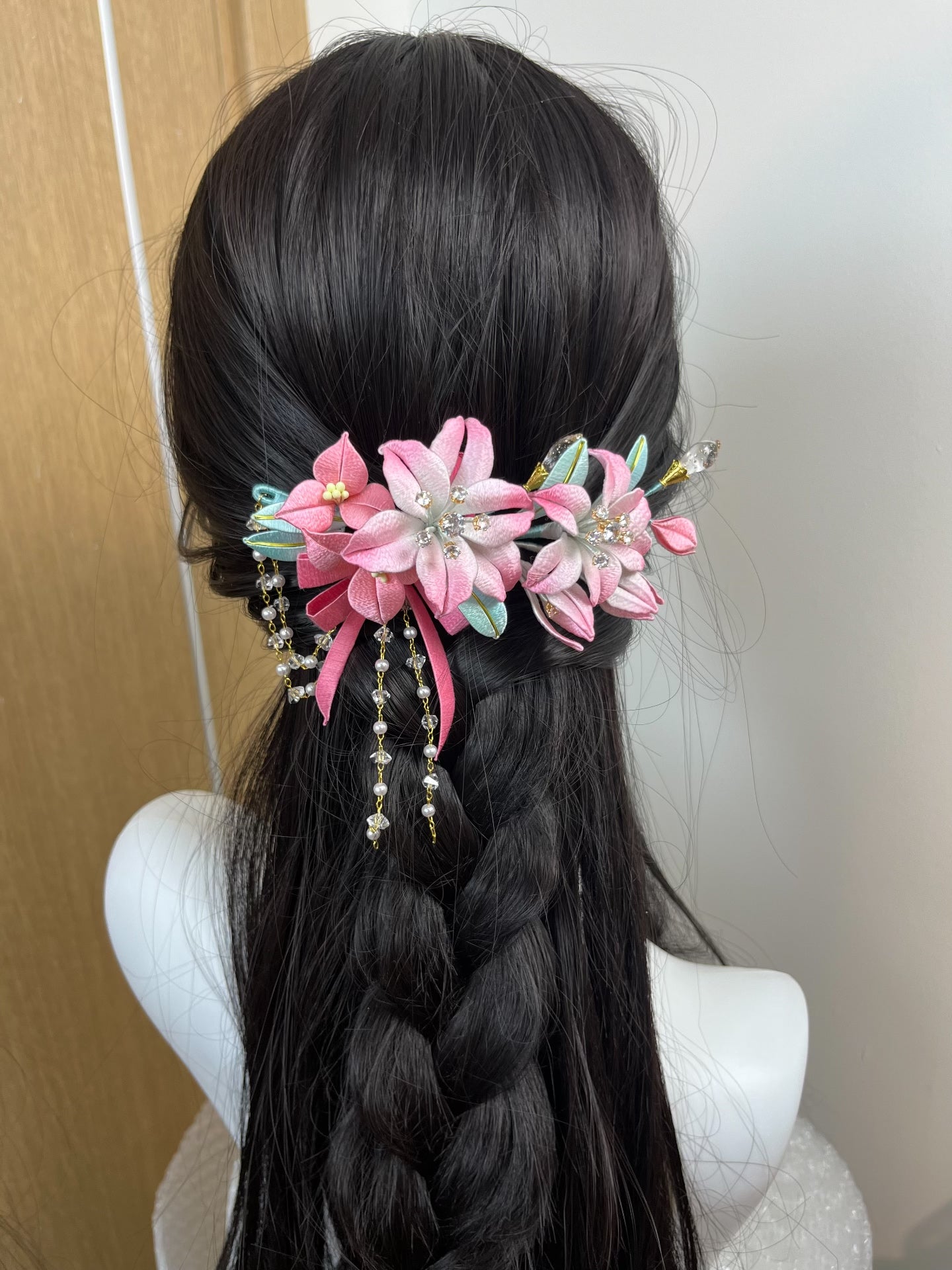 A handmade Chanhua lily hairpiece in pink with leaves and dangling chains on black hair-2