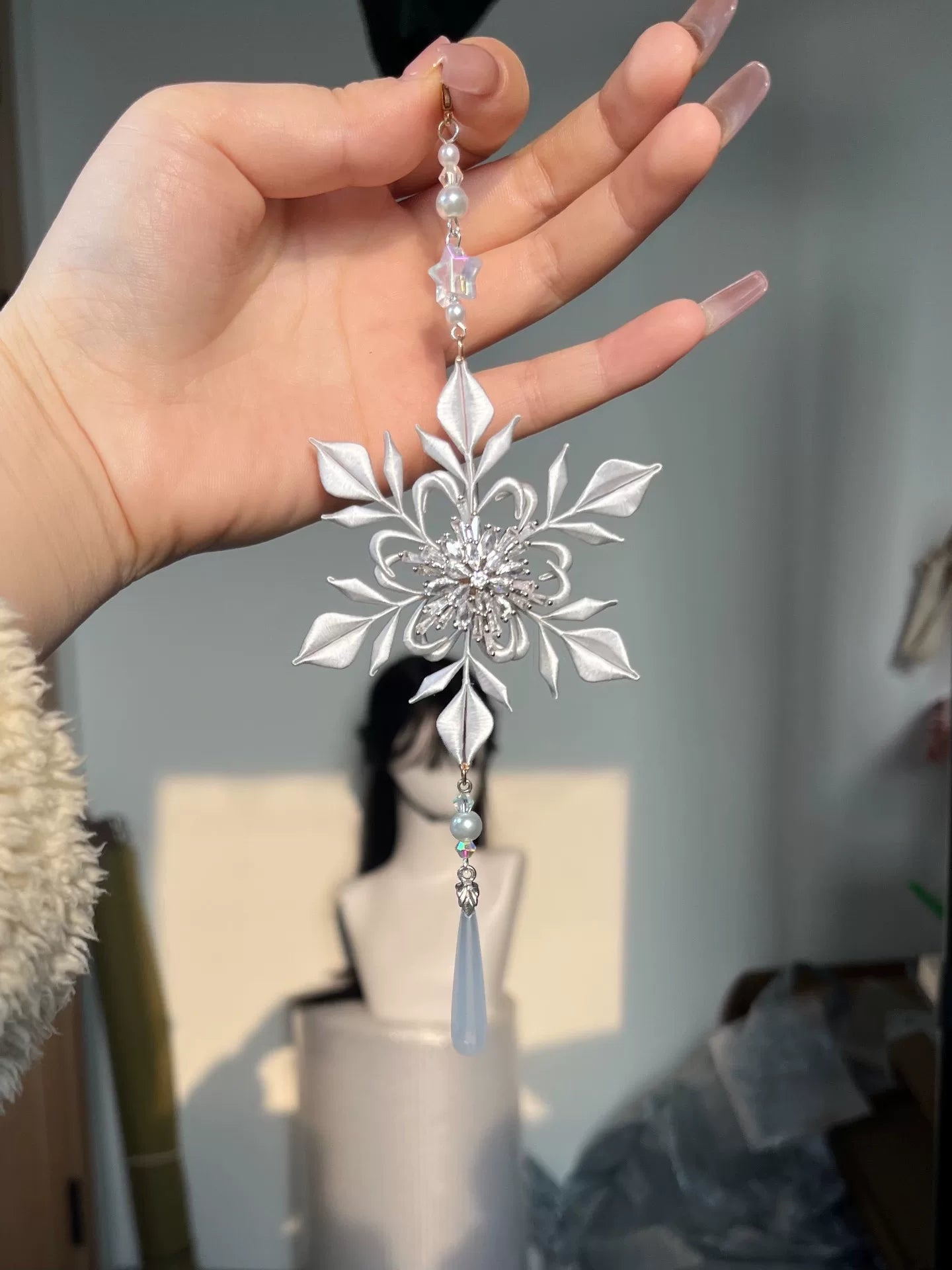 Handmade Chanhua rotatable snow - flake pendant with beads and star on a chain-3