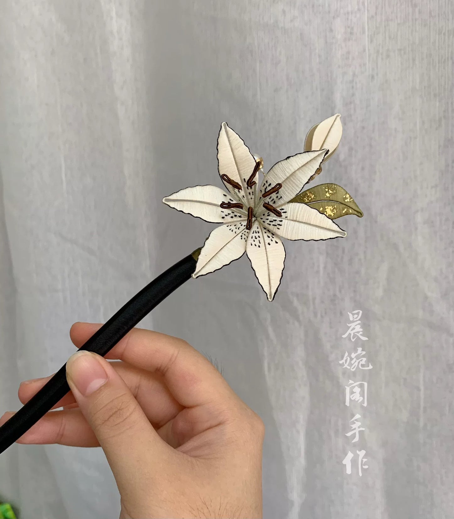 PF049 - Lily Chanhua Brooch - Wholesale