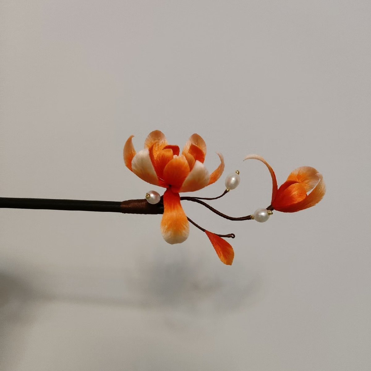 Handmade Ronghua Magnolia Hairpin - White & Green with Pearl - Wedding & Daily