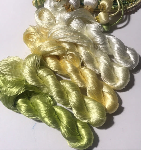 Filo di seta di gelso non ritorto da 80m per ricamo Suzhou (#萌绿 80m*5) - Ronghua Threads