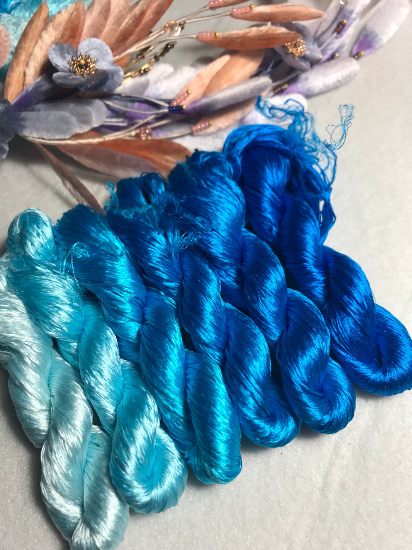 80m Suzhou Embroidery Untwisted Mulberry Silk Thread(#29点翠 80m*6) - Ronghua Threads