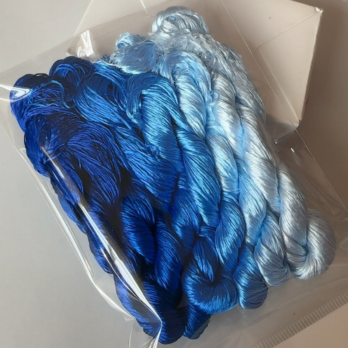 80m Suzhou Embroidery Untwisted Mulberry Silk Thread(#70正蓝 80m*6) - Ronghua Threads
