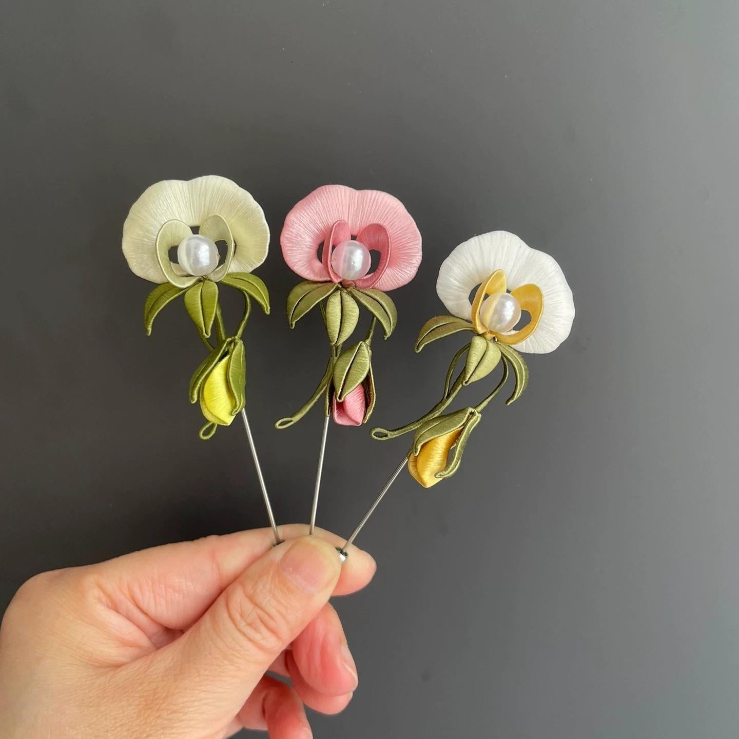 Spilla fatta a mano Fiore di pisello - Spilla di seta (Chanhua)