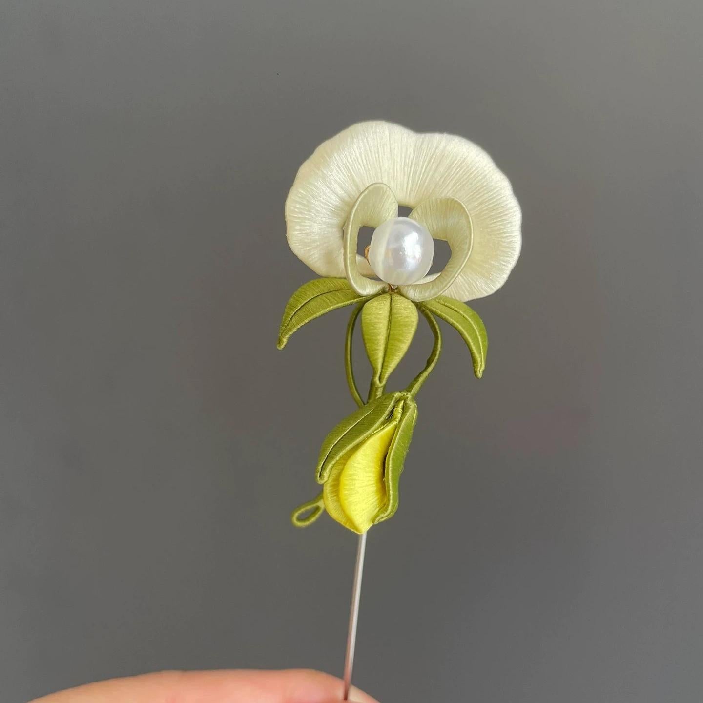 Spilla fatta a mano Fiore di pisello - Spilla di seta (Chanhua)