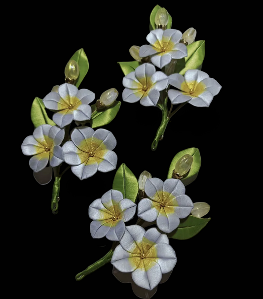 Spilla artigianale Frangipani - Spilla in seta (Chanhua)