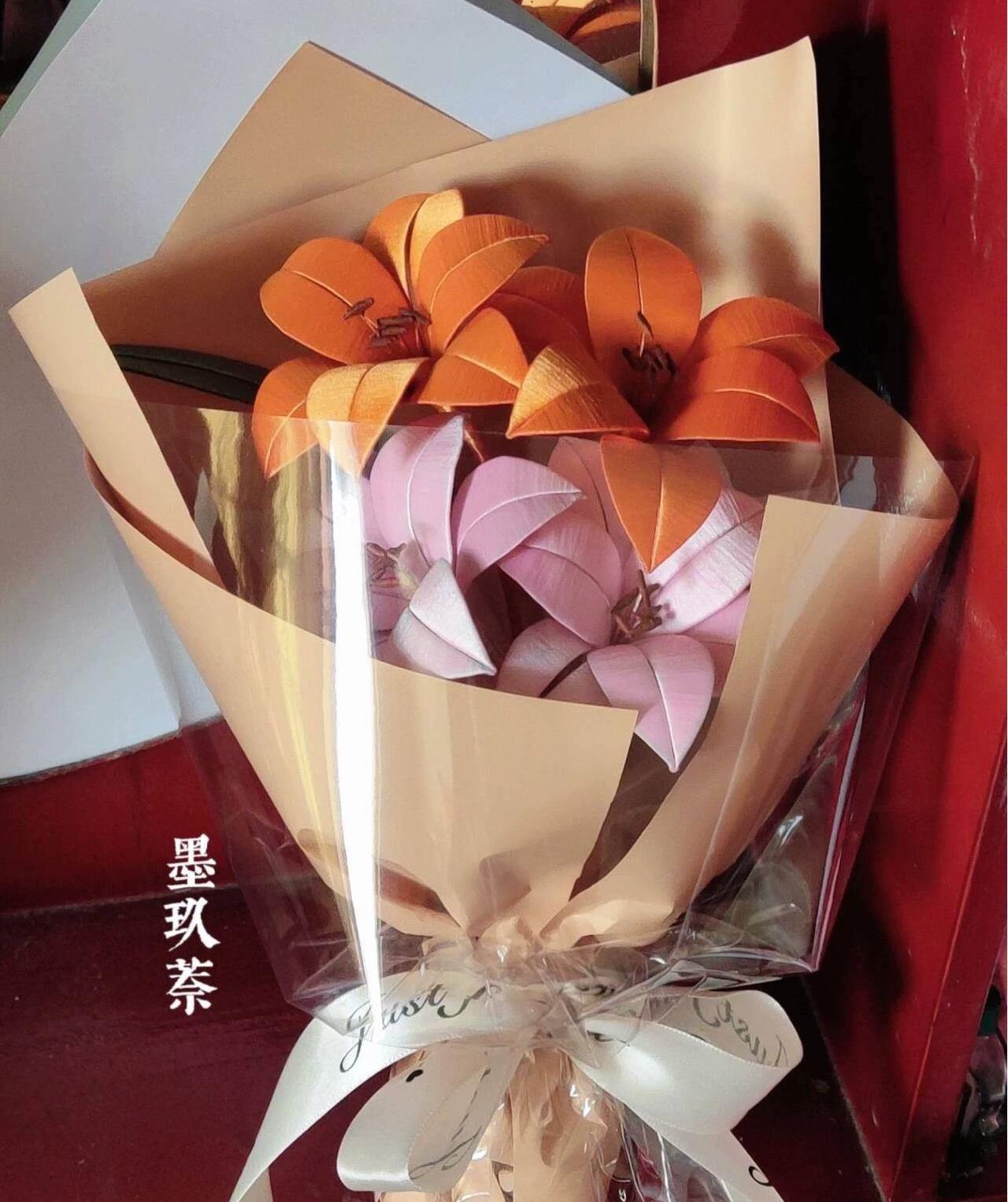 Mazzo di fiori personalizzato Lily - Mazzo di fiori in seta (Chanhua)