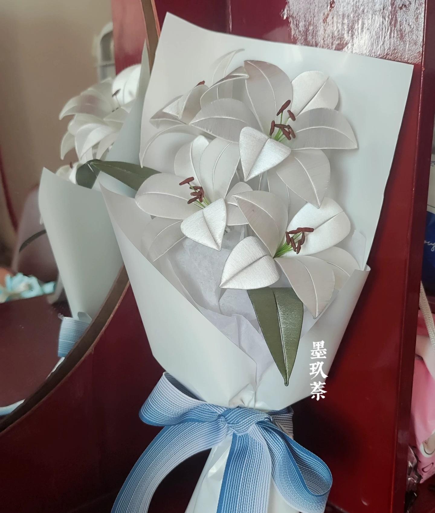Mazzo di fiori personalizzato Lily - Mazzo di fiori in seta (Chanhua)