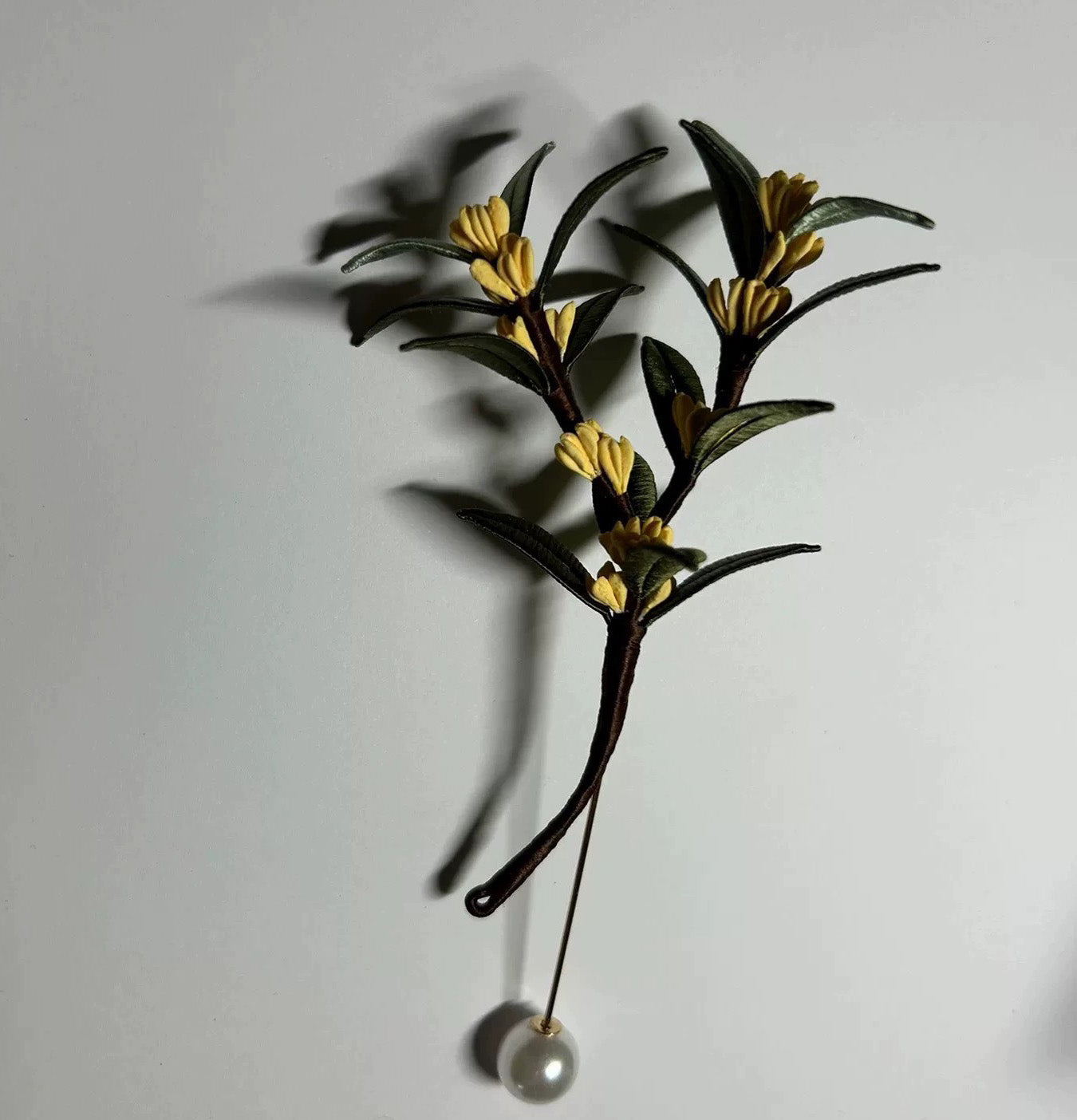 Spilla fatta a mano Fiore di osmanto - Spilla di seta (Chanhua)