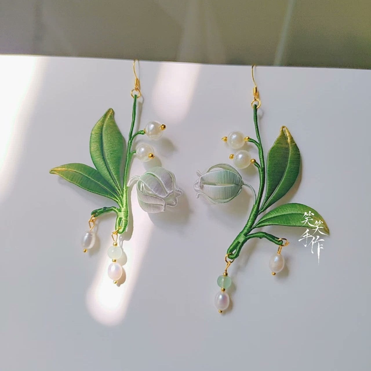 Boucles d'oreilles faites main Orchidées Chanhua et Perles - Crochets en Argent 925