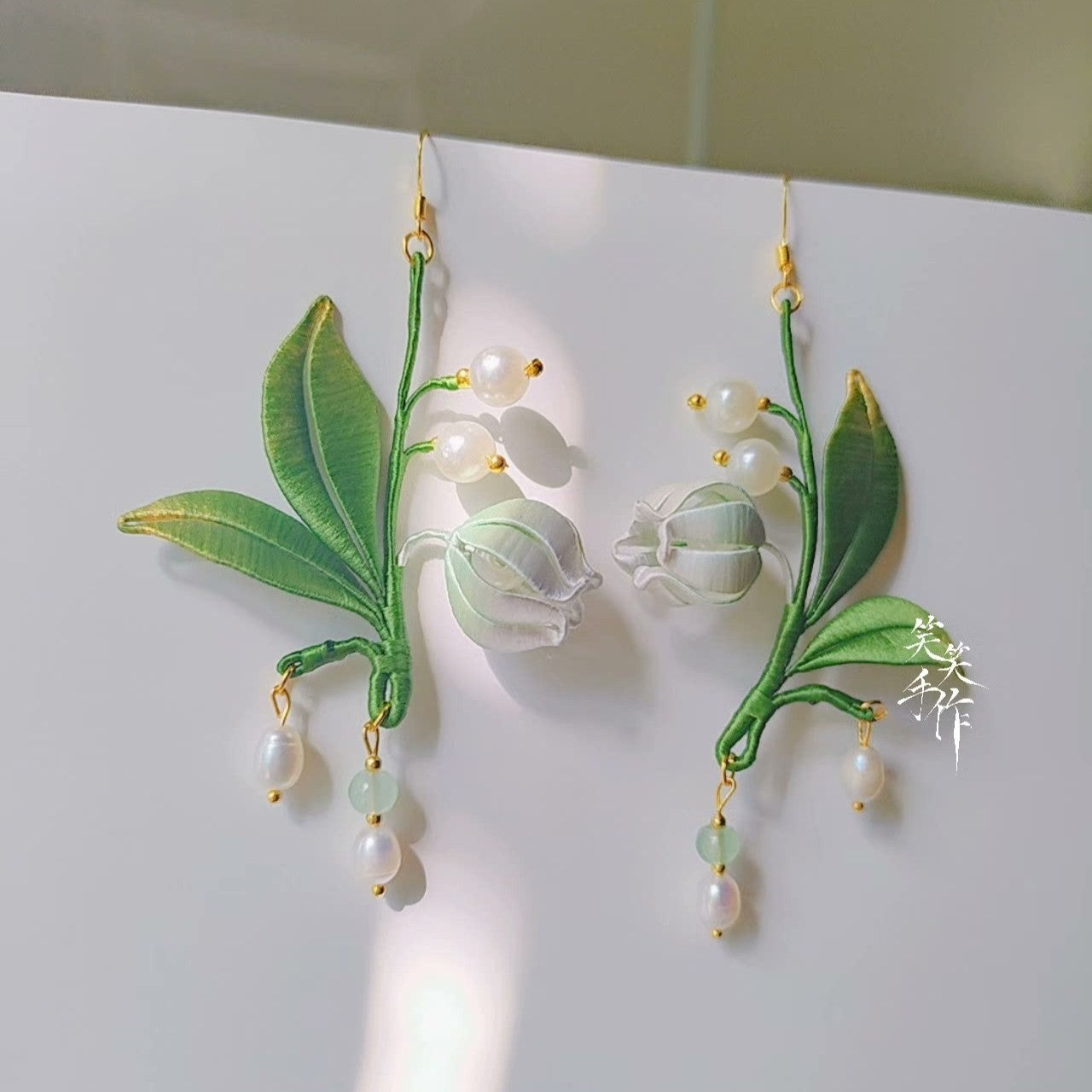 Boucles d'oreilles faites main Orchidées Chanhua et Perles - Crochets en Argent 925