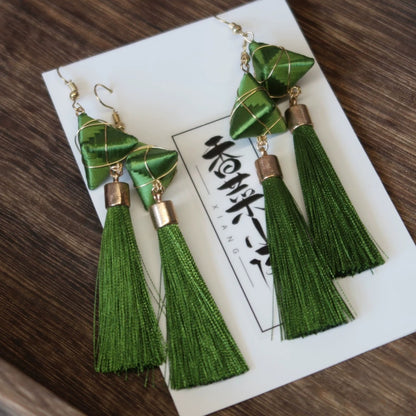 Orecchini con nappine fatti a mano ispirati agli Zongzi - Ganci in argento 925 (Chanhua)