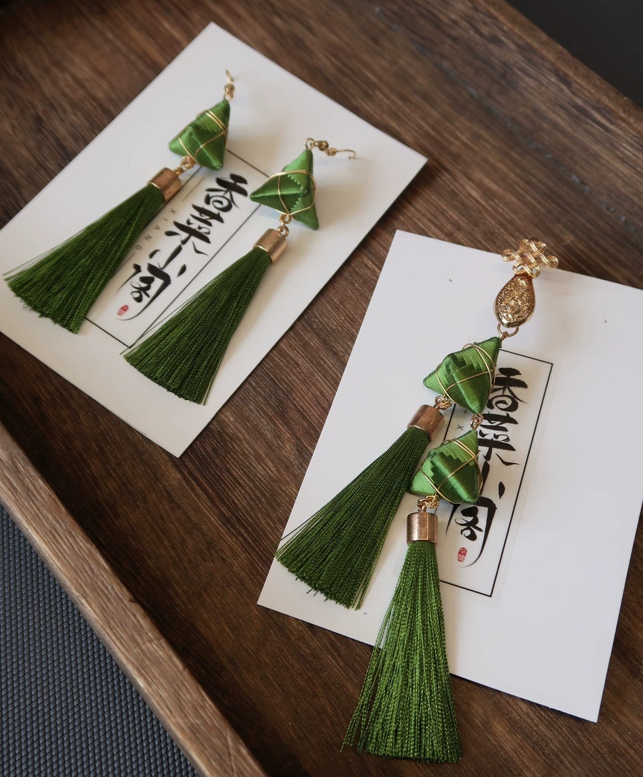Orecchini con nappine fatti a mano ispirati agli Zongzi - Ganci in argento 925 (Chanhua)