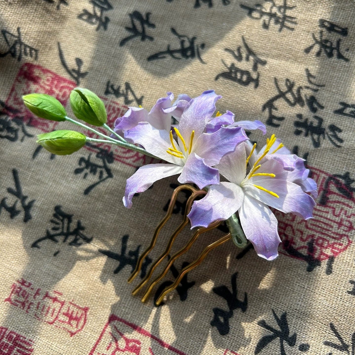 Pettine per Capelli Fatto a Mano con Fiore di Bauhinia Viola Ronghua in Filo di Seta Naturale