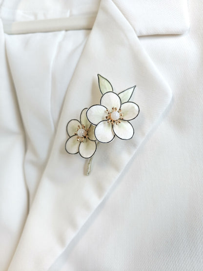 Broche fleur d'anime blanche Ronghua faite à la main | Épingle de fleur en velours de soie de mûrier ivoire
