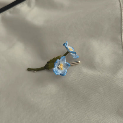 Spilla artigianale Ronghua a forma di fiore a stella | Spilla da bavero a doppio fiore in velluto di seta di gelso blu-bianco