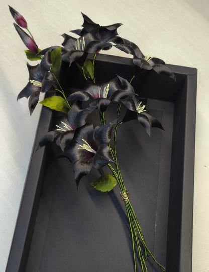 Bouquet di Fiori di Datura Neri e Rossi Ronghua Fatti a Mano | Grappolo di Fiori Triplo Mandala in Velluto di Seta di Gelso