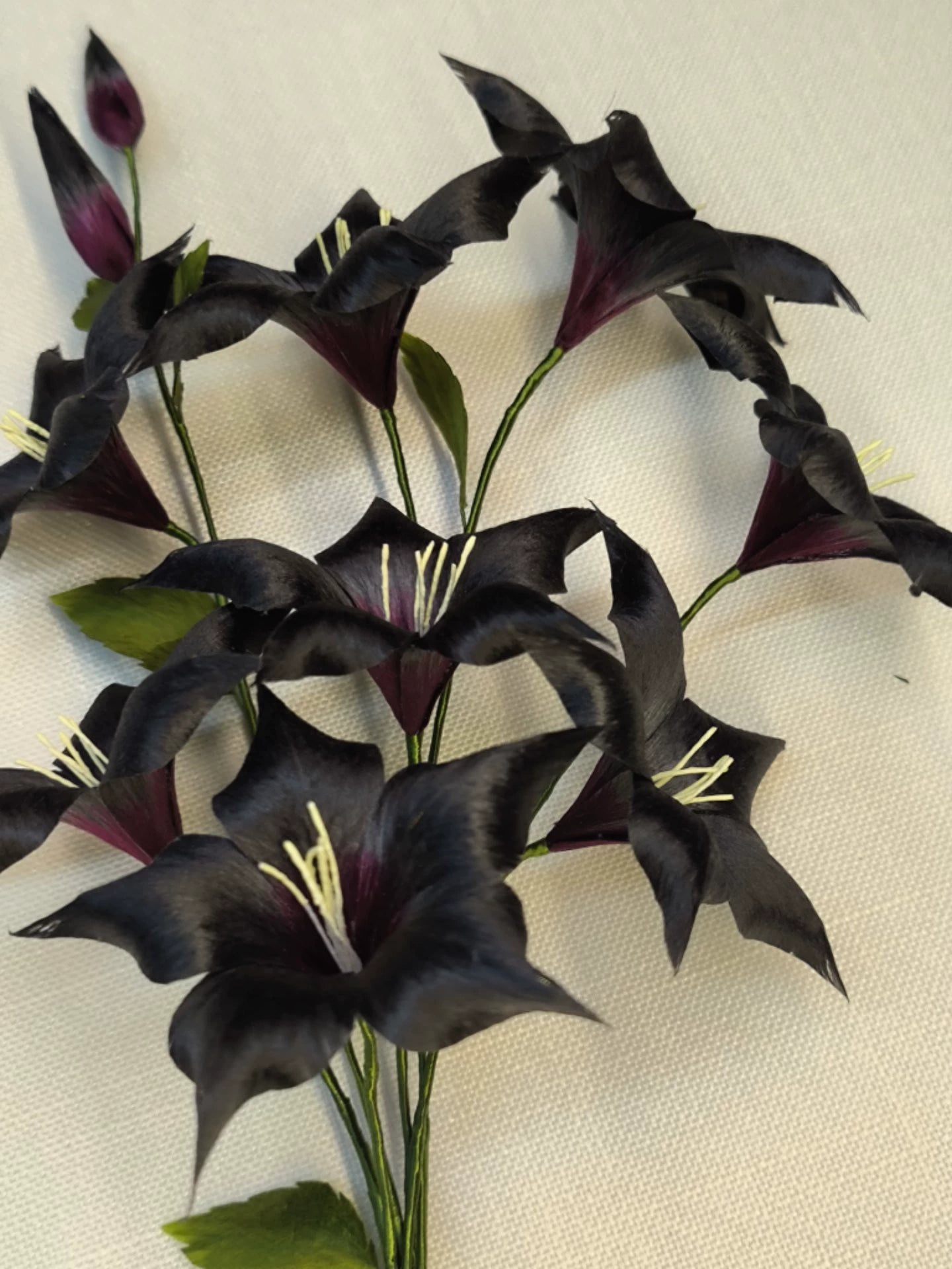 Bouquet di Fiori di Datura Neri e Rossi Ronghua Fatti a Mano | Grappolo di Fiori Triplo Mandala in Velluto di Seta di Gelso
