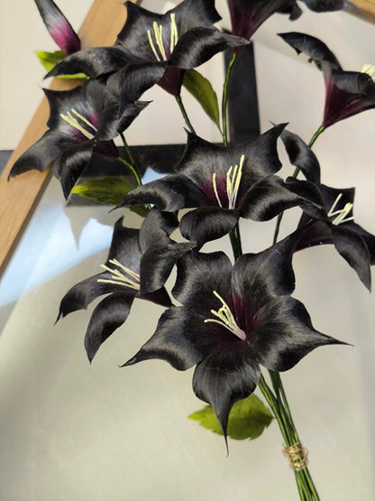 Bouquet di Fiori di Datura Neri e Rossi Ronghua Fatti a Mano | Grappolo di Fiori Triplo Mandala in Velluto di Seta di Gelso