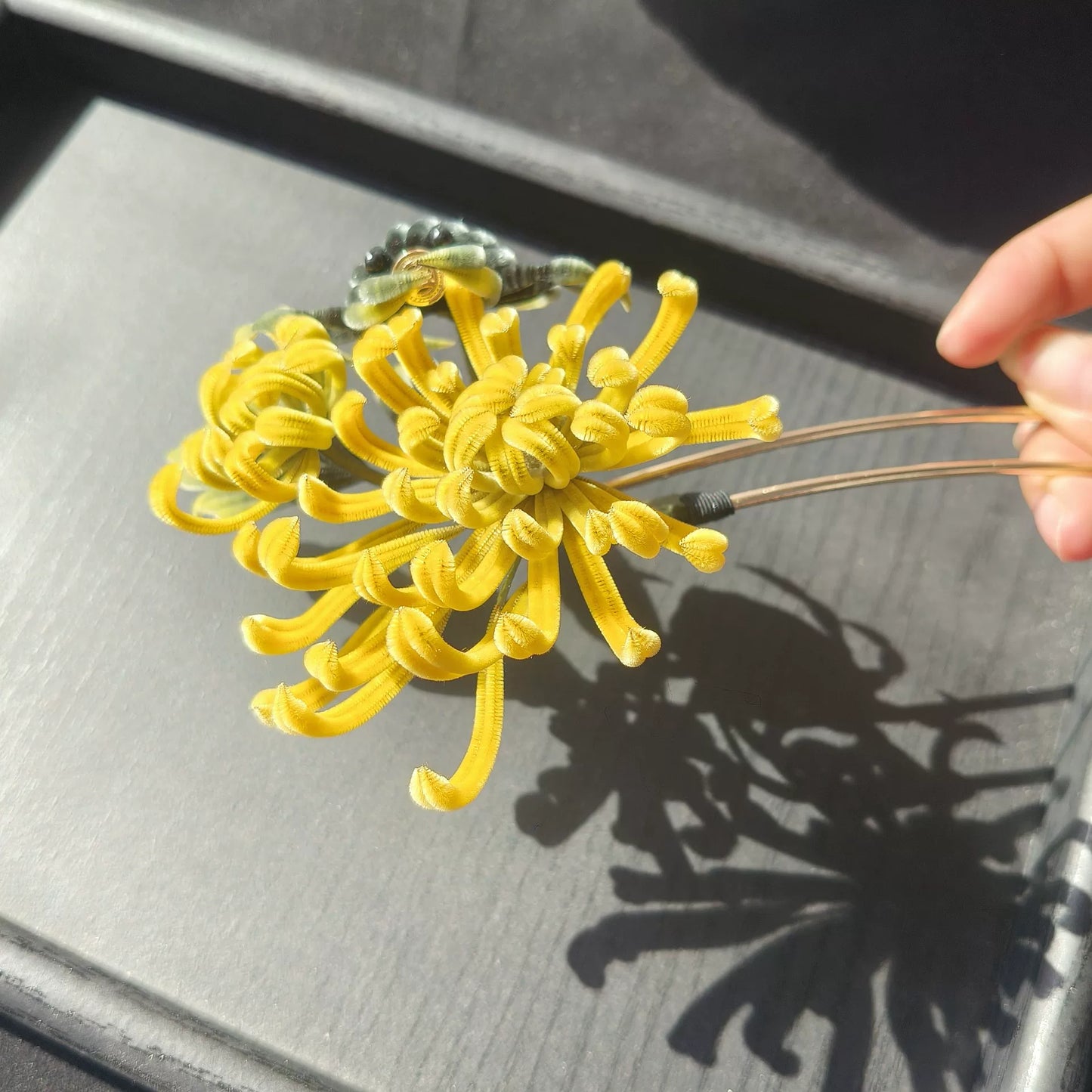 Épingle à cheveux faite main en chrysanthème de Ronghua - Accessoire de cheveux en fleur de soie naturelle